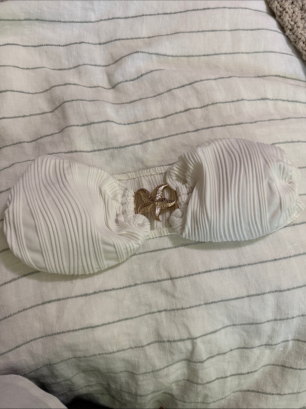 SHEIN White Strapless Ruched Bikini Top with Gold Starfish Accent